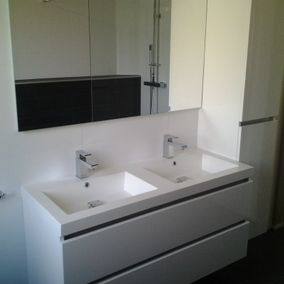 Moderne badkamer in zwart-wit — JBM project