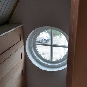Maatwerk inloopkast onder schuin dak — JBM project