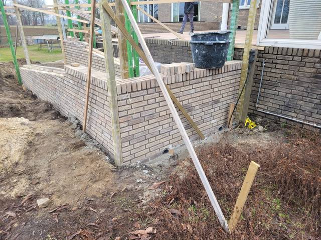 Terrasmuren in lichte metselsteen — JBM project